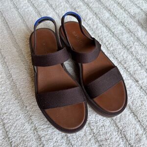 Lightweight Wedge Sandals in Cardamom